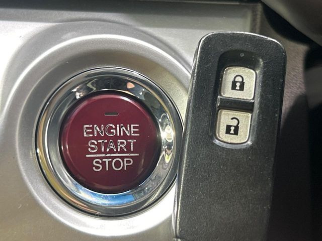 �yHonda�X�}�[�g�L�[�z�J�o����|�P�b�g�ɓ��ꂽ�܂܂ł��h�A�̎{���E�������\�ȃX�}�[�g�L�[�𑕔��B�G���W���̃I���E�I�t�����J�M�����o���K�v����������Ƃ��Ă��֗��ł���