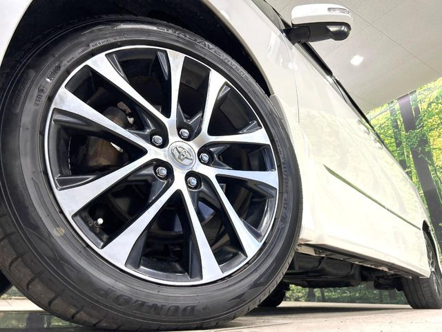 【純正18インチアルミホイール】外観にマッチした純正アルミホイールを装着しております。各種社外アルミホイールや、スタッドレスタイヤも取扱いしております。是非ご相談ください♪