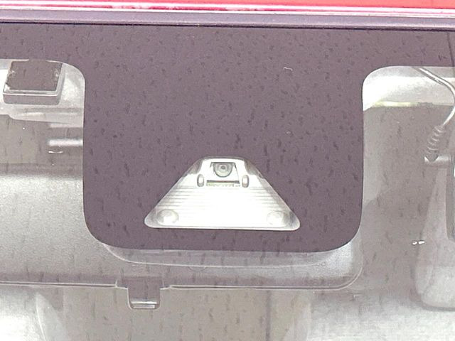 【プリクラッシュセーフティ】前方の車両等を検知し、衝突しそうな時は警報で注意を促し、ブレーキを踏む力をサポート。ブレーキを踏めなかった場合は衝突被害軽減ブレーキが作動、衝突回避をサポートします。