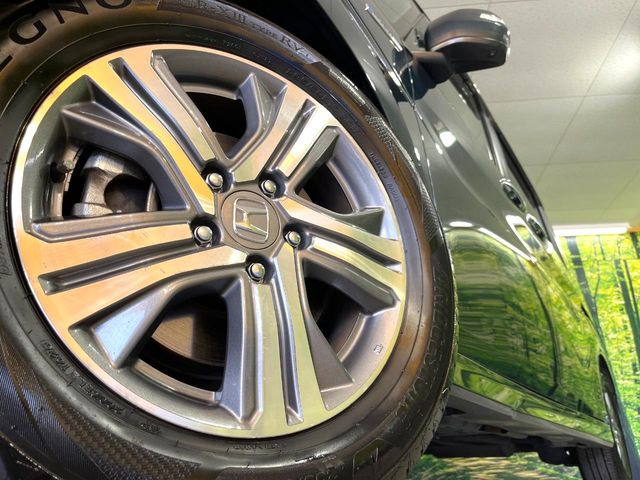 �y����16�C���`�A���~�z�C�[���z�O�ςɃ}�b�`���������A���~�z�C�[���𑕒����Ă���܂��B�e��ЊO�A���~�z�C�[����A�X�^�b�h���X�^�C�����戵�����Ă���܂��B���񂲑��k����������
