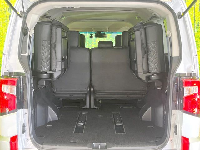普段のお買い物や通勤、送迎等に十分な荷室スペースを確保しております。セカンドシートを倒すと、大きな荷物の積載も可能です♪