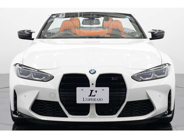 BMW M4�R���y�e�B�V���� M xDrive �J�u���I���B��^�L�h�j�[�O�����������݊�������܂��B�A���s���z���C�g�̏��������`�̉A�e�����ۗ������܂��B