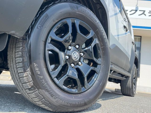 �y����18�C���`�A���~�z�C�[���z�O�ςɃ}�b�`���������A���~�z�C�[���𑕒����Ă���܂��B�e��ЊO�A���~�z�C�[����A�X�^�b�h���X�^�C�����戵�����Ă���܂��B���񂲑��k����������