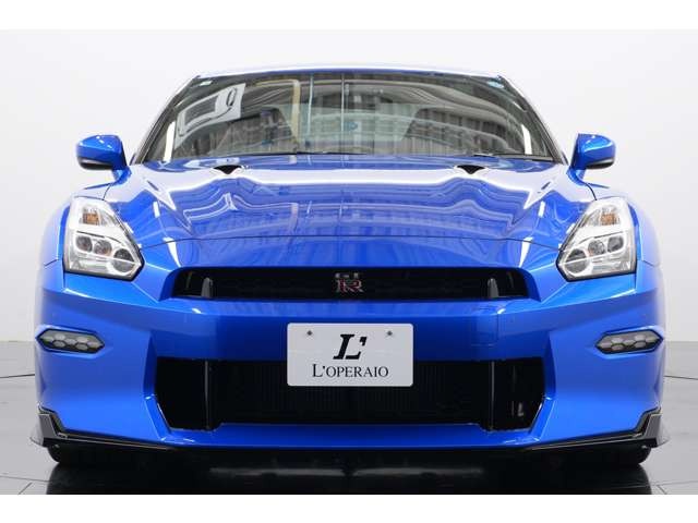 【ロペライオファクトリーセンター】輸入車専門工場熟練メカニックのほか、 サービススタッフも在籍し迅速にお受入れが可能です。セーフティローダーにてお客様のご自宅までピックアップサービスも行っております。