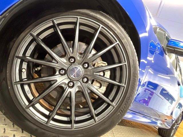 �y18�C���`�A���~�z�C�[���z�O�ςɃ}�b�`�����A���~�z�C�[���𑕒����Ă���܂��B�e��A���~�z�C�[����A�X�^�b�h���X�^�C�����戵�����Ă���܂��B���񂲑��k����������