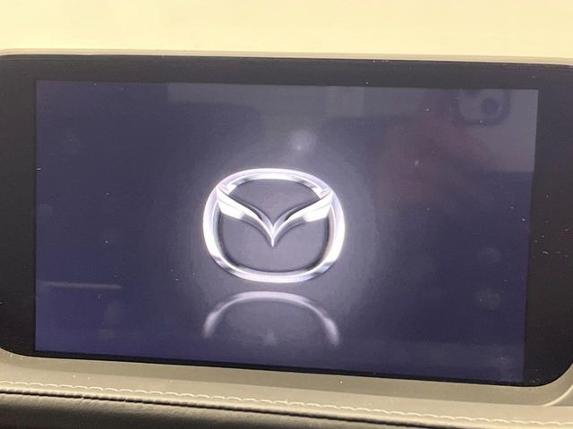 【メーカー純正ナビ】インテリアに溶け込むスタイリッシュな「専用設計」メーカーナビを装備♪視認性や操作性など基本性能にも優れ、より上質なカーライフをお楽しみいただけます。