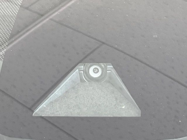 【トヨタセーフティセンス】走行中に前方の車両等を認識し、衝突しそうな時は警報とブレーキで衝突回避と被害軽減をアシスト。より安全にドライブをお楽しみいただけます。