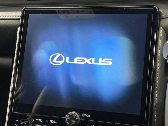 �y9.8�C���` �f�B�X�v���C�I�[�f�B�I�z���ʂ̃f�B�X�v���C��AppleCarPlay��AndroidAuto�����p�\�B�傫�ȉ�ʂŃX�}�z�i�r�A�v���������p���������܂���