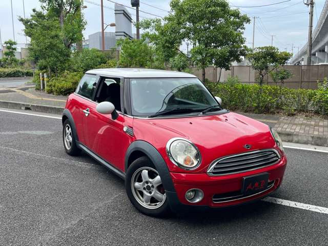 �~�j 50�J���f�� �N�[�p�[�̉E�O���猩���O�ςł��B�ԗ��S�̂̃o�����X��������₷���ꖇ�ł��B