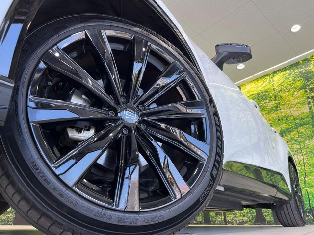 �y����21�C���`�A���~�z�C�[���z�O�ςɃ}�b�`���������A���~�z�C�[���𑕒����Ă���܂��B�e��ЊO�A���~�z�C�[����A�X�^�b�h���X�^�C�����戵�����Ă���܂��B���񂲑��k����������