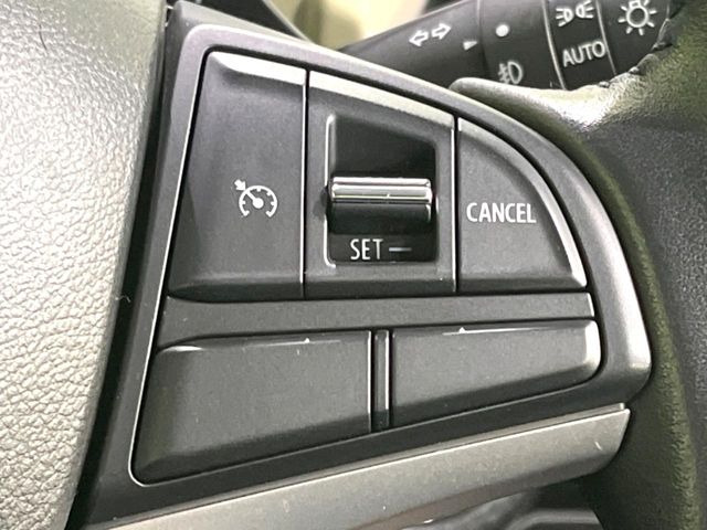 【クルーズコントロール】高速道路もラクラク走行。アクセルを離しても一定速度で走行ができ、長距離運転時の負担を軽減!加速・減速も簡単なスイッチ操作で調整できます。
