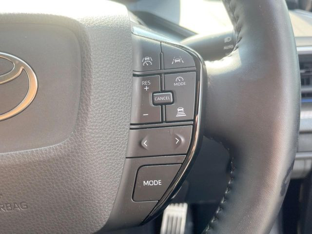 【レーダークルーズコントロール】高速道路での長距離走行が楽に!!自動で速度を保つクルーズコントロールが、衝突軽減システムと連携し、前方の車両を感知して車間を保つように速度調節してくれます!!