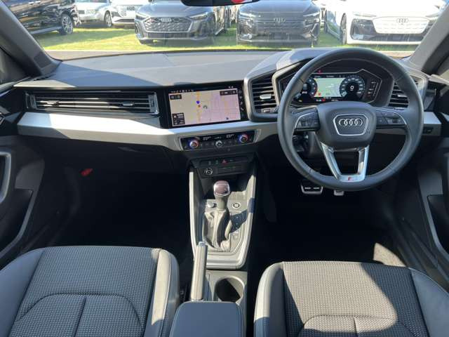 A1スポーツバック25 TFSI Sライン