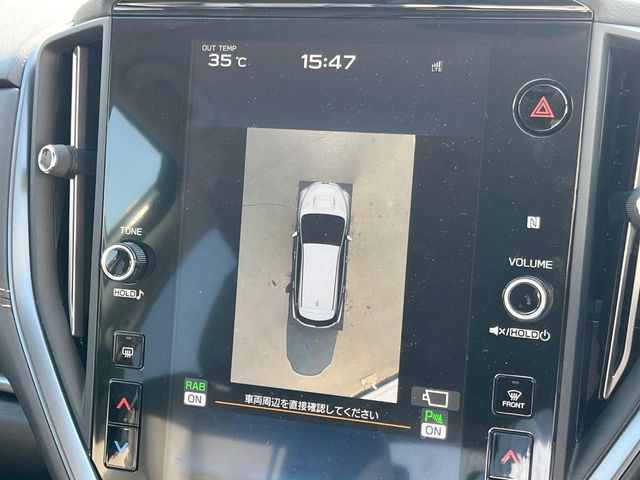 【マルチテレインモニター】車のフロントやサイドのカメラ画像を同時にモニター表示することで、悪路や狭い道を走行時でも周囲の状況確認ができ安心!本格SUVにうれしい装備です♪