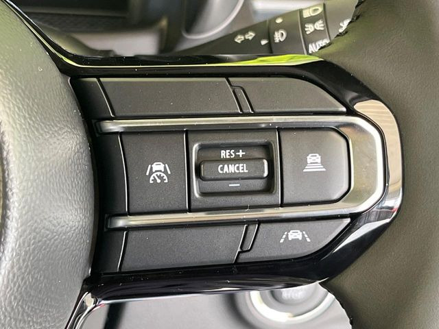 【アダプティブクルーズコントロール】高速道路での長距離走行が楽に!!自動で速度を保つクルーズコントロールが、衝突軽減システムと連携し、前方の車両を感知して車間を保つように速度調節してくれます!!