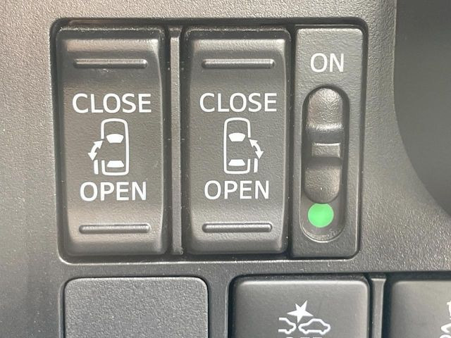 【両側パワースライドドア】スマートキーや運転席のスイッチで後席両側スライドドアの開閉が可能♪電動だから力を入れてドアを開ける必要が無く、小さなお子様でも簡単に開け閉めでき快適です♪