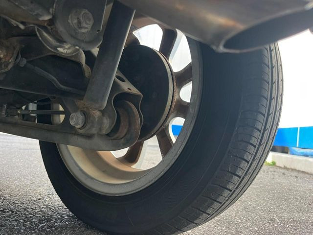 お車を安心してお乗りいただく為には、足回りの定期点検が欠かせません。サービスサポート(有償保証)では無料点検もご提供しており、安心のカーライフをお過ごしいただけるサポート体制が整っています。