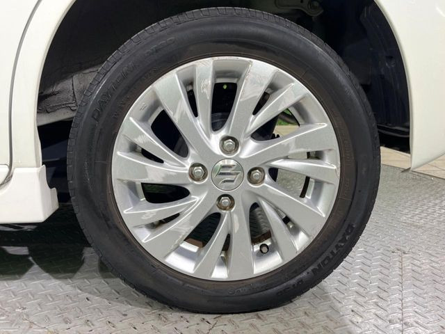 �y����14�C���`�A���~�z�C�[���z�O�ςɃ}�b�`���������A���~�z�C�[���𑕒����Ă���܂��B�e��ЊO�A���~�z�C�[����A�X�^�b�h���X�^�C�����戵�����Ă���܂��B���񂲑��k����������