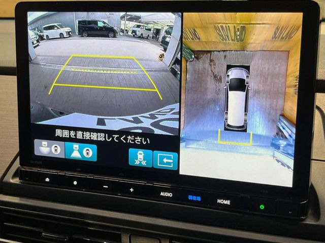 【マルチビューカメラシステム】専用のカメラにより、上から見下ろしたような視点で360度クルマの周囲を確認することができます☆死角部分も確認しやすく、狭い場所での切り返しや駐車もスムーズに行えます。