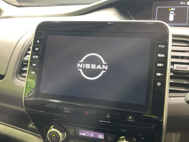 【メーカー純正ナビ】インテリアに溶け込むスタイリッシュな「専用設計」メーカーナビを装備♪視認性や操作性など基本性能にも優れ、より上質なカーライフをお楽しみいただけます。