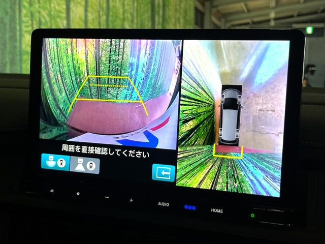 【マルチビューカメラシステム】専用のカメラにより、上から見下ろしたような視点で360度クルマの周囲を確認することができます☆死角部分も確認しやすく、狭い場所での切り返しや駐車もスムーズに行えます。