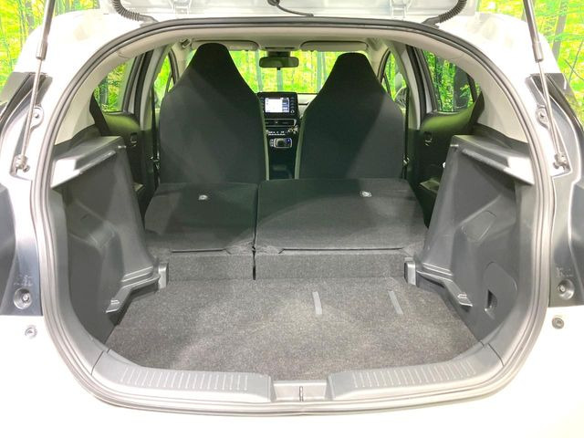 後席を格納すると、これだけの広さが!シーンに合わせたシートアレンジで、大きな荷物も積むことが出来ます♪