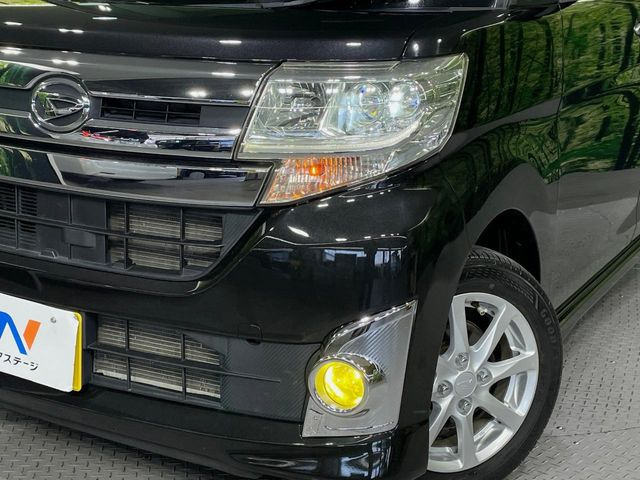 【HIDヘッドライト】非常に明るく前方を照らしてくれるので、悪天候や夜間の走行時も視界良好で安心してお乗りいただけます。