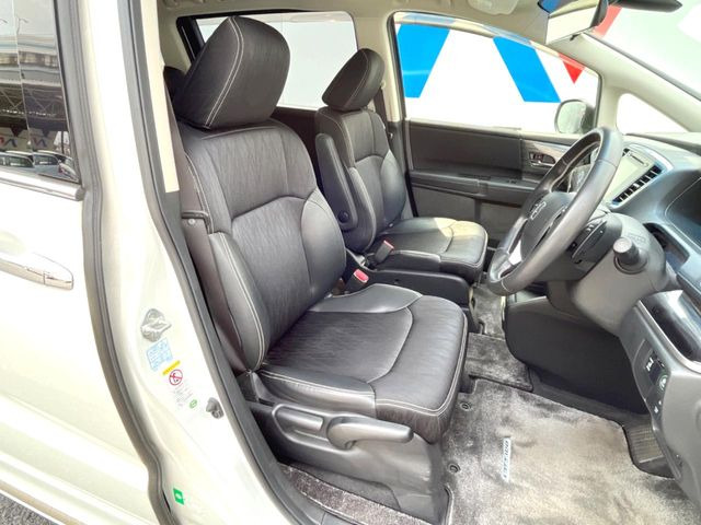 運転席シート廻りは使用感も少なく、良好な状態となっています。丁寧に使われていたことがよくわかりますね。