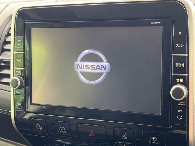 【純正9型ナビ】インテリアに溶け込むスタイリッシュな「専用設計」メーカーナビを装備♪視認性や操作性など基本性能にも優れ、より上質なカーライフをお楽しみいただけます。