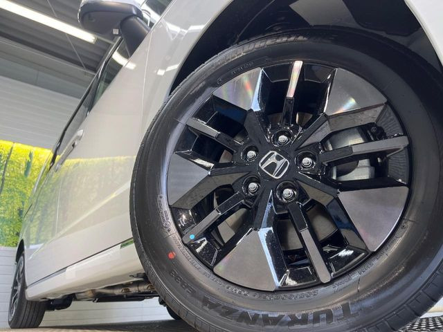 �y����16�C���`�A���~�z�C�[���z�O�ςɃ}�b�`���������A���~�z�C�[���𑕒����Ă���܂��B�e��ЊO�A���~�z�C�[����A�X�^�b�h���X�^�C�����戵�����Ă���܂��B���񂲑��k����������