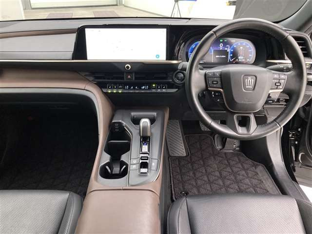 クラウンクロスオーバー2.5 G アドバンスト レザー パッケージ E-Four 4WD