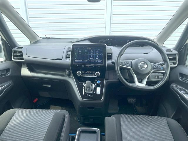 セレナ1.2 e-POWER ハイウェイスターV