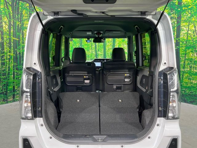 普段のお買い物や通勤、送迎等に十分な荷室スペースを確保しております。セカンドシートを倒すと、大きな荷物の積載も可能です♪
