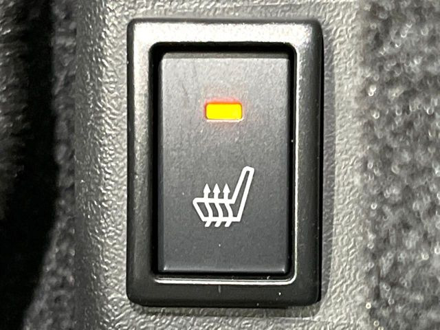 【シートヒーター】寒い日に重宝するシートヒーター!エアコンより早く温まってくれるので寒がりの人も安心ですね♪エアコンの温風は乾燥するから苦手、という方にもをおすすめです。