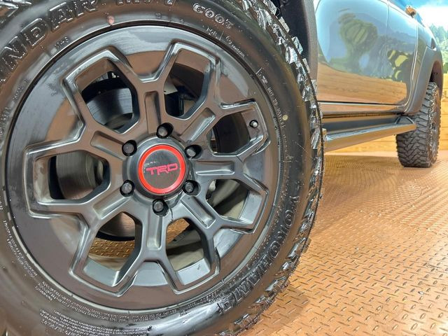 【TRD製17インチアルミホイール】大人気メーカーのホイールを装備♪軽量・高硬度のアルミホイールは、ハンドリング・加速など、走りの質を向上してくれます♪