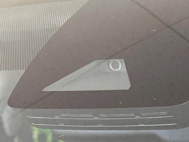 【トヨタセーフティセンス】走行中に前方の車両等を認識し、衝突しそうな時は警報とブレーキで衝突回避と被害軽減をアシスト。より安全にドライブをお楽しみいただけます。