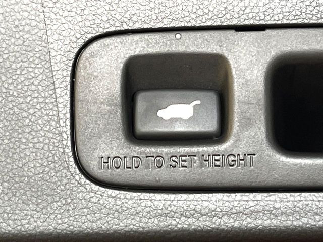 【パワーバックドア】スマートキーや運転席のボタンを押すだけでリアゲートが自動で開閉します!荷物を持っている時や、高い位置にあるバックドアを閉める際に便利な機能です♪