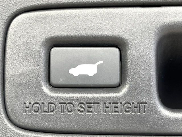 【パワーバックドア】スマートキーや運転席のボタンを押すだけでリアゲートが自動で開閉します!荷物を持っている時や、高い位置にあるバックドアを閉める際に便利な機能です♪