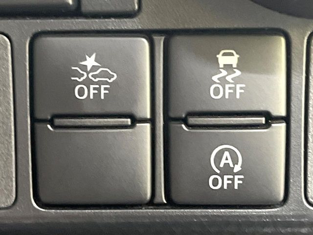 【スマートアシスト】走行中に前方の車両等を認識し、衝突しそうな時は警報とブレーキで衝突回避と被害軽減をアシスト。より安全にドライブをお楽しみいただけます。