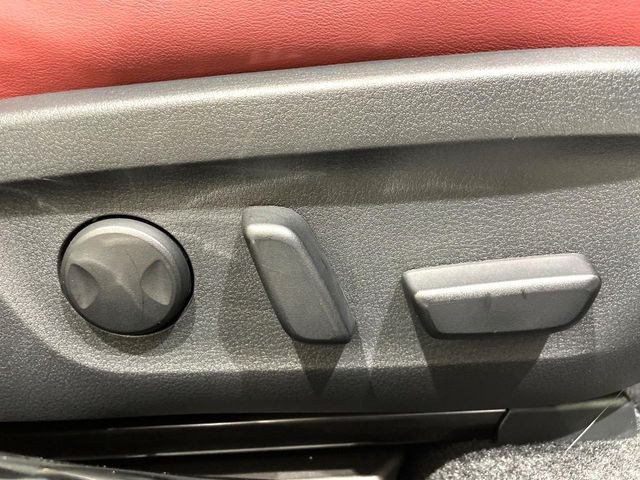 【パワーシート】スイッチ一つで簡単にシートの微調整が可能!電動だから力もいりません!快適なシートポジションにセットして、快適なドライブをお楽しみください。
