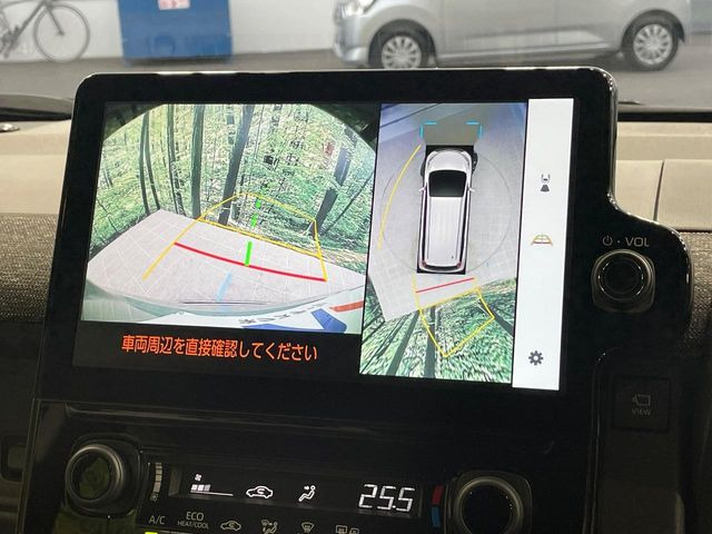 【パノラミックビューモニター】専用のカメラにより、上から見下ろしたような視点で360度クルマの周囲を確認することができます☆死角部分も確認しやすく、狭い場所での切り返しや駐車もスムーズに行えます。