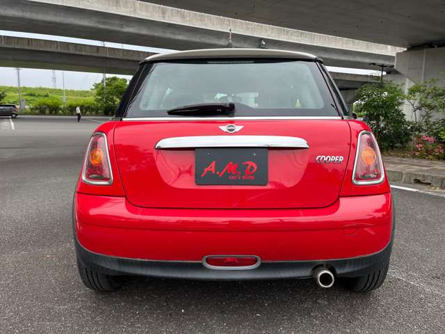 �~�j 50�J���f�� �N�[�p�[�̌�����猩���X�^�C���ł��B�e�[���܂������m�F���������B
