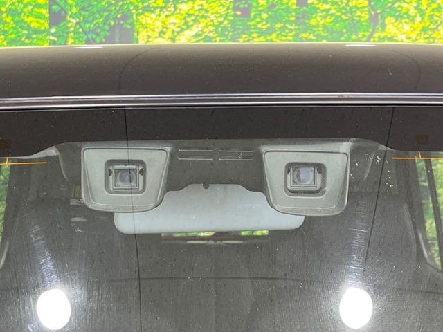 【デュアルサポートカメラサポート】走行中に前方の車両等を認識し、衝突しそうな時は警報とブレーキで衝突回避と被害軽減をアシスト。より安全にドライブをお楽しみいただけます。