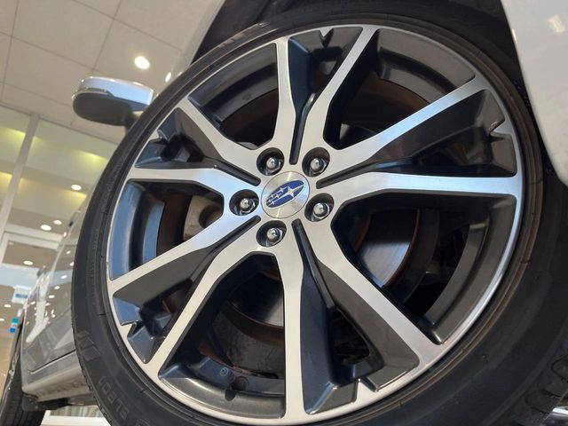 �y����17�C���`�A���~�z�C�[���z�O�ςɃ}�b�`���������A���~�z�C�[���𑕒����Ă���܂��B�e��ЊO�A���~�z�C�[����A�X�^�b�h���X�^�C�����戵�����Ă���܂��B���񂲑��k����������
