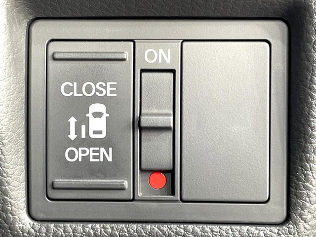 【パワースライドドア】スマートキーや運転席のスイッチでスライドドアの開閉が可能♪電動だから力を入れてドアを開ける必要が無く、小さいお子様でも、重い荷物を持っている時もラクに開け閉めできます♪