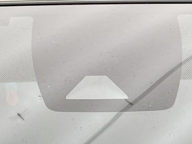 【トヨタセーフティセンス】走行中に前方の車両等を認識し、衝突しそうな時は警報とブレーキで衝突回避と被害軽減をアシスト。より安全にドライブをお楽しみいただけます。