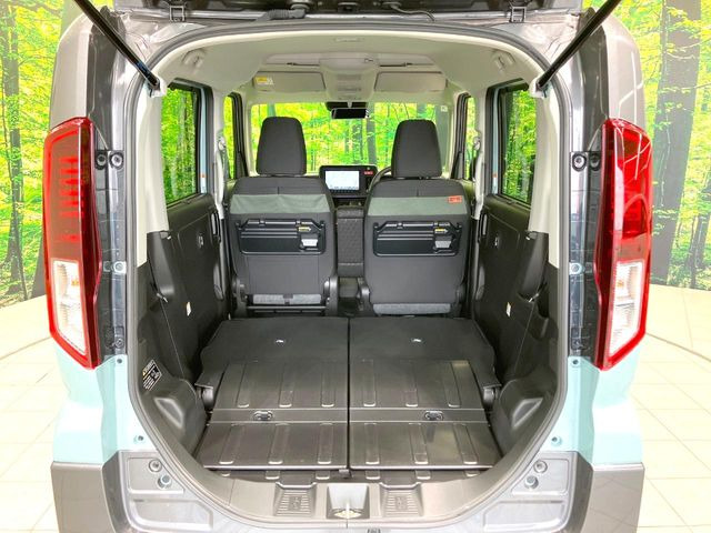 普段のお買い物や通勤、送迎等に十分な荷室スペースを確保しております。セカンドシートを倒すと、大きな荷物の積載も可能です♪