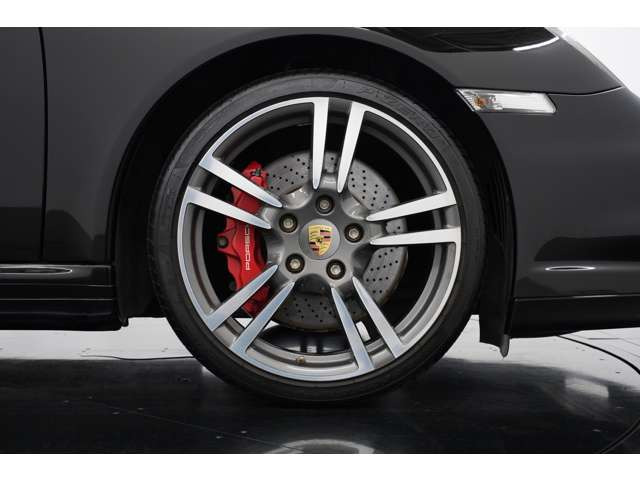 19�C���`911�^�[�{II�A���~�z�C�[������������Ă���܂��B�c�C���X�|�[�N�����b�h�L�����p�[�ƃ}�b�`���Ă��葊������
