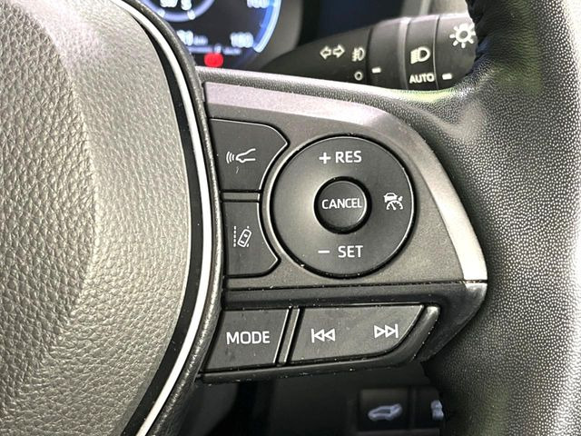 【レーダークルーズコントロール】高速道路での長距離走行が楽に!!自動で速度を保つクルーズコントロールが、衝突軽減システムと連携し、前方の車両を感知して車間を保つように速度調節してくれます!!