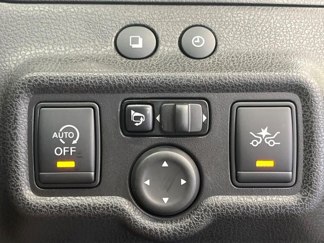 【アイドリングストップ】赤信号や渋滞で停車した際にエンジンを停止し、無駄な燃料の消費を抑えます。燃費向上や環境保護につなげる機能♪エンジンはブレーキを離せば再始動します。